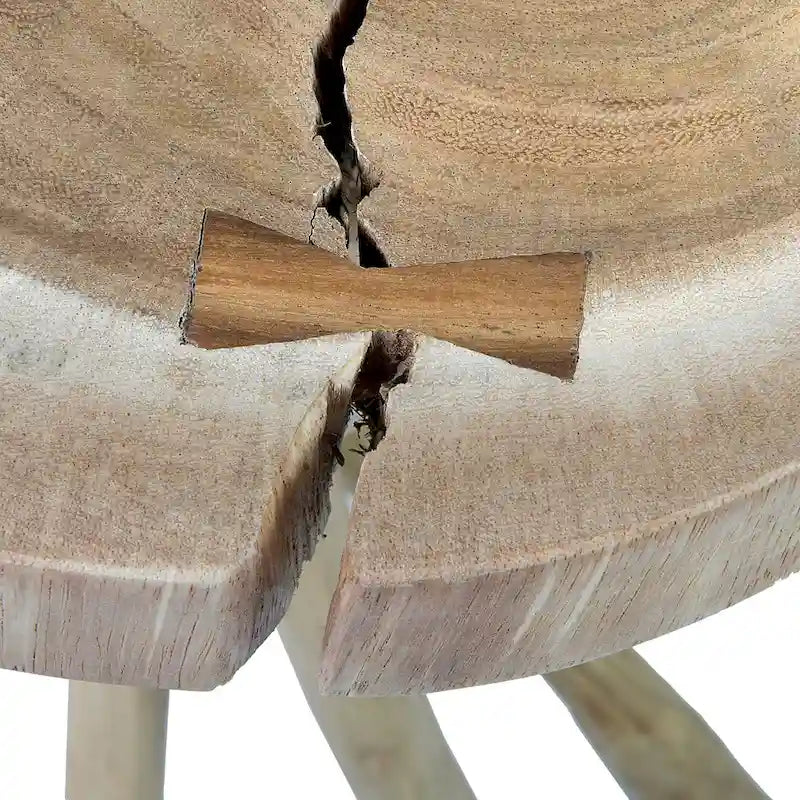 Kleiner Akzenttisch aus Massivholz mit quer geschnittener Platte und Astbasis